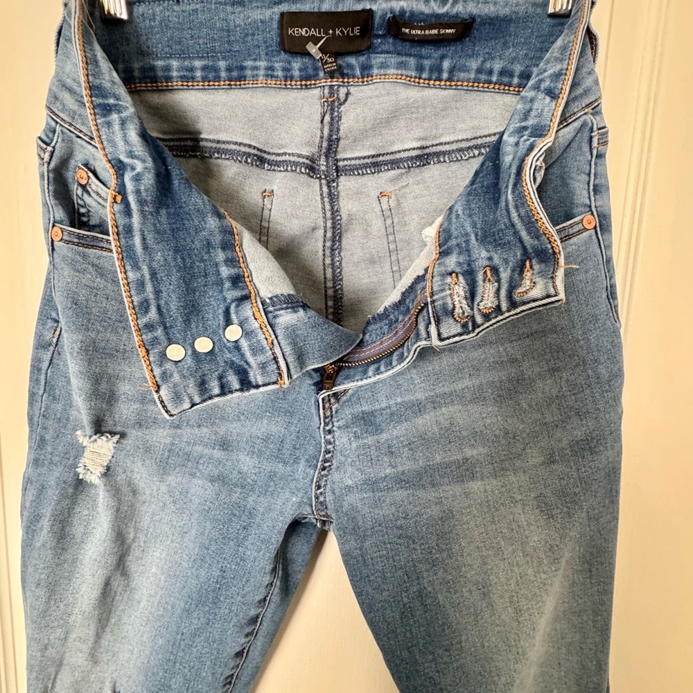 Kendall + Kylie ‘The Ultra Babe Skinny’ Distressed Blue Jeans Size 11/30 - Picture 6 of 14